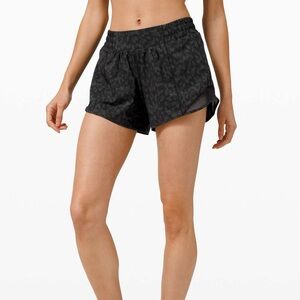 RARE Lululemon 4” hotty hot Formation Camo Deep Coal Multi shorts size 4